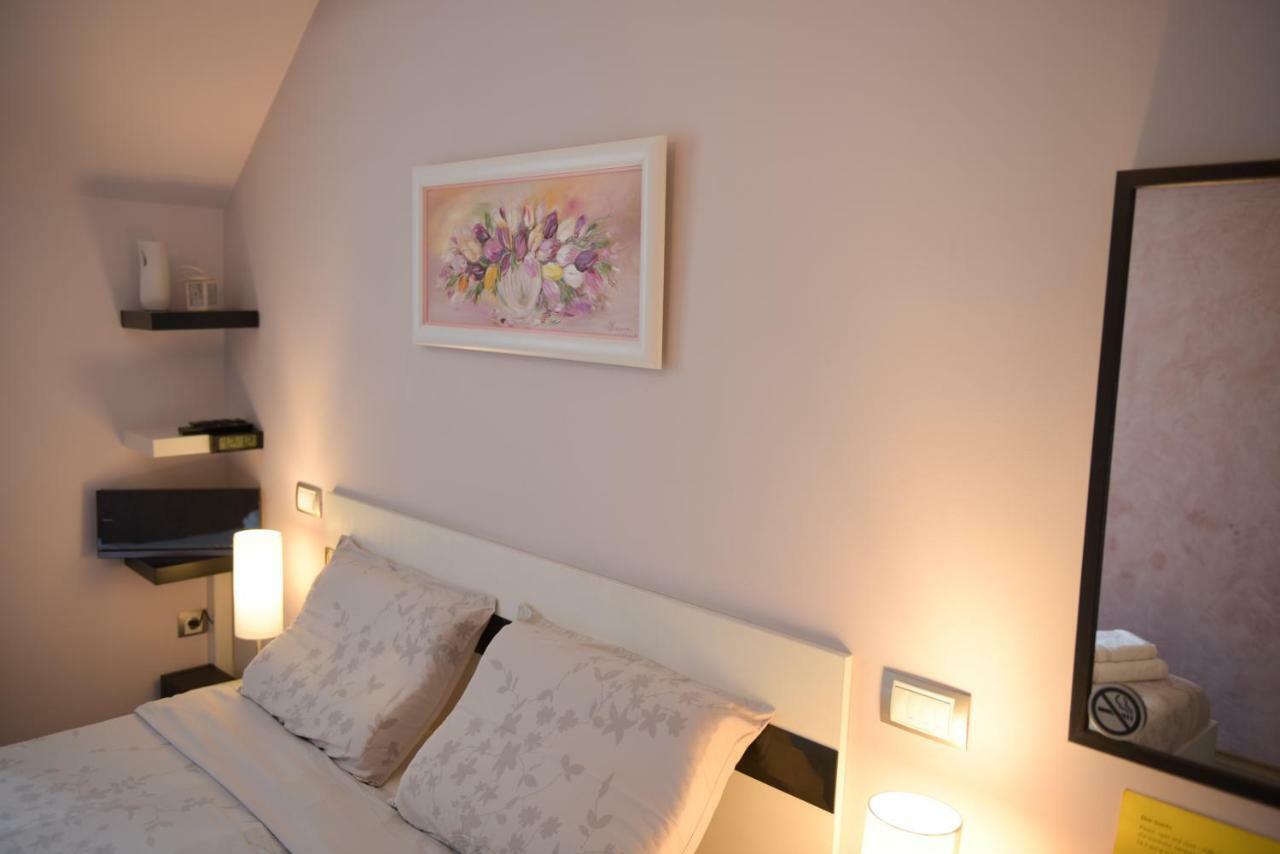 Derelli Deluxe And Derelli Adorable Apartments Sofia Esterno foto